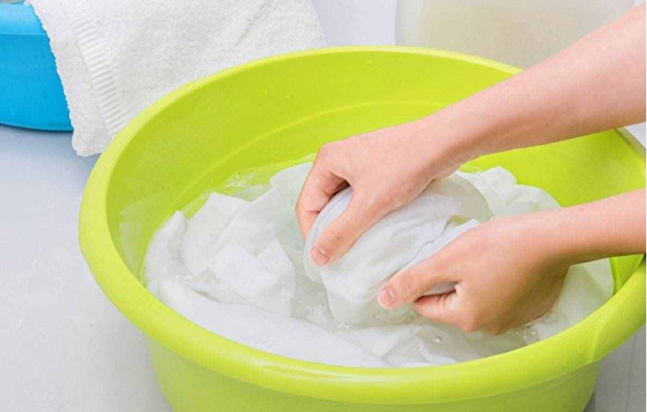 5 TIPS FOR SILK CLOTHES CARE